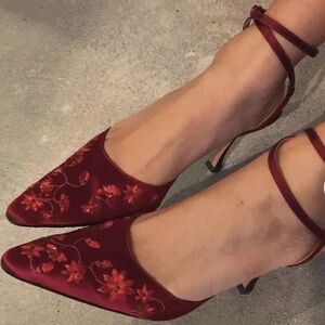 Rare Vintage Manolo Blanik 3.5" Heel Red Floral Pumps
